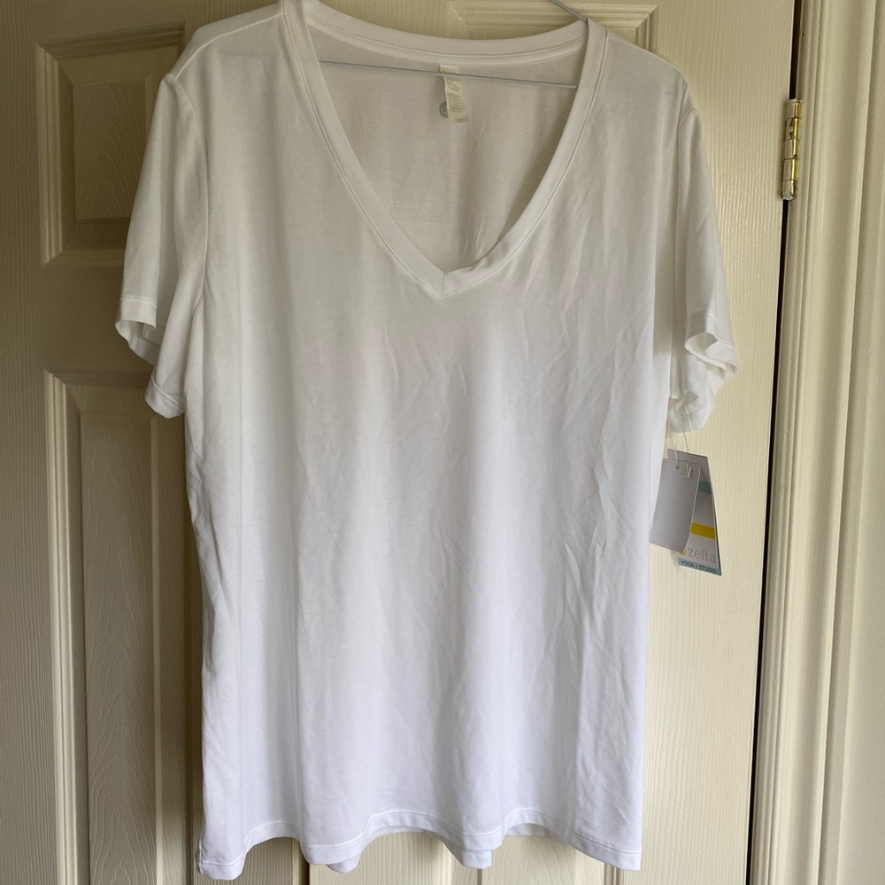NWT Zella White Yoga Studio Top